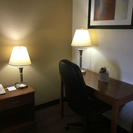 Days Inn By Wyndham Phenix City Near Fort Moore Buitenkant foto