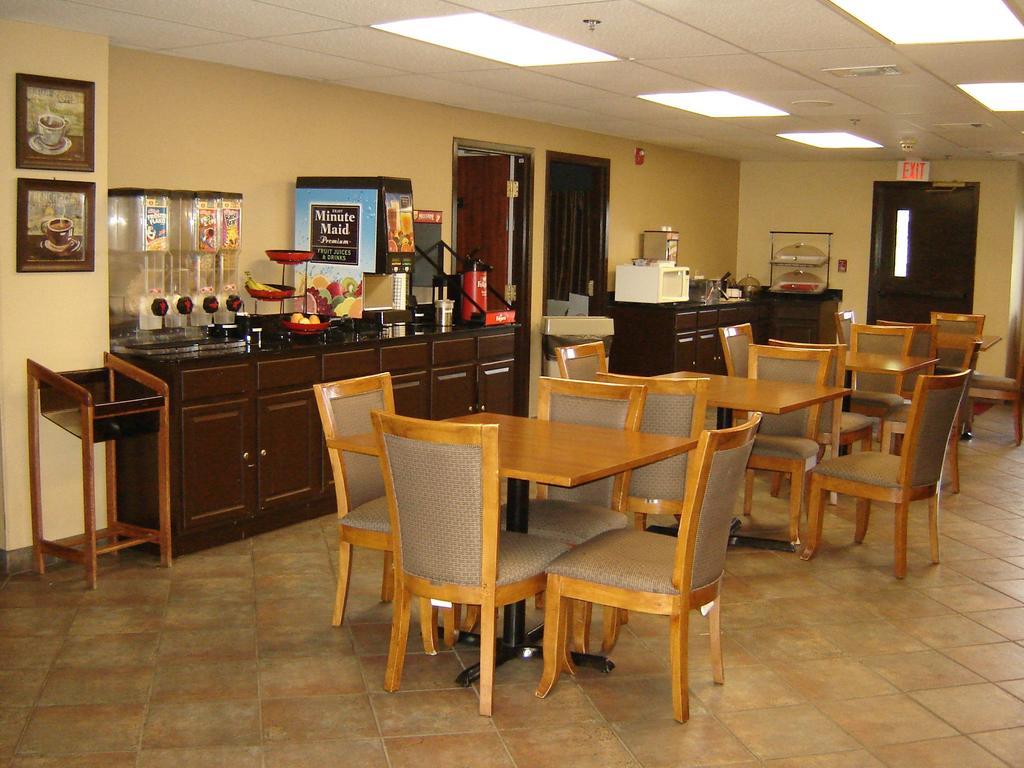 Days Inn By Wyndham Phenix City Near Fort Moore Buitenkant foto