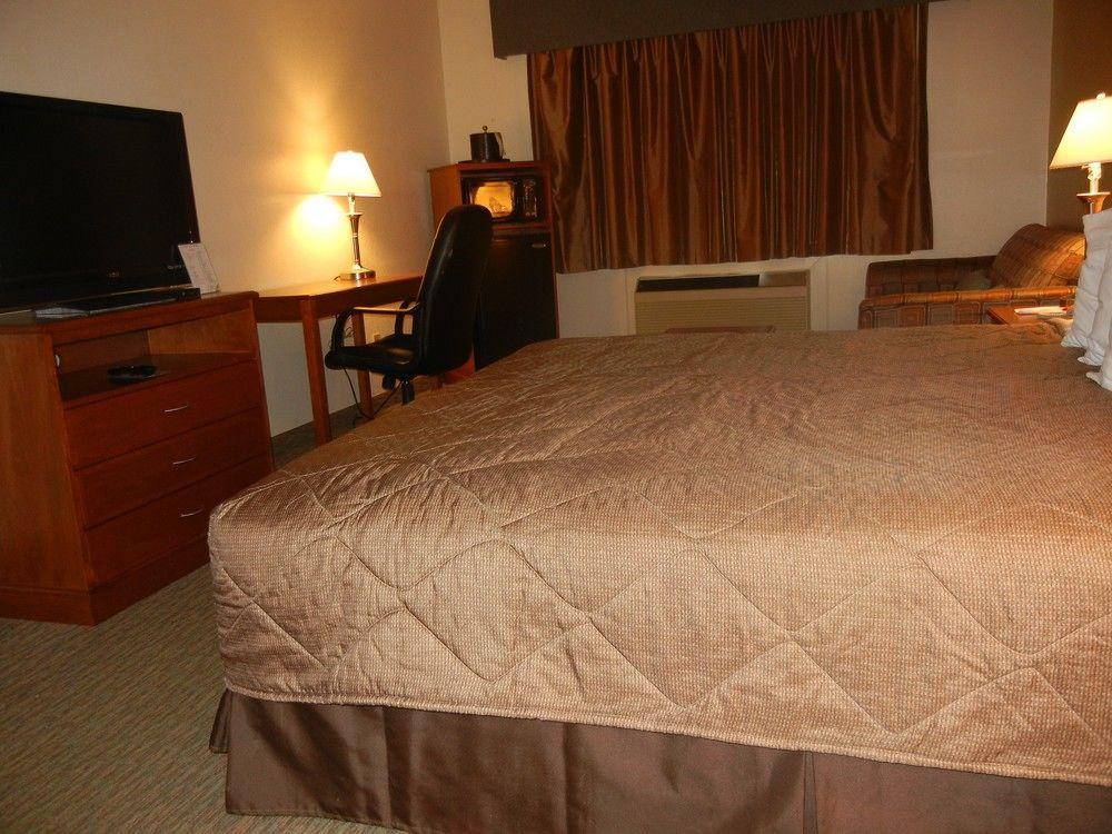 Days Inn By Wyndham Phenix City Near Fort Moore Buitenkant foto