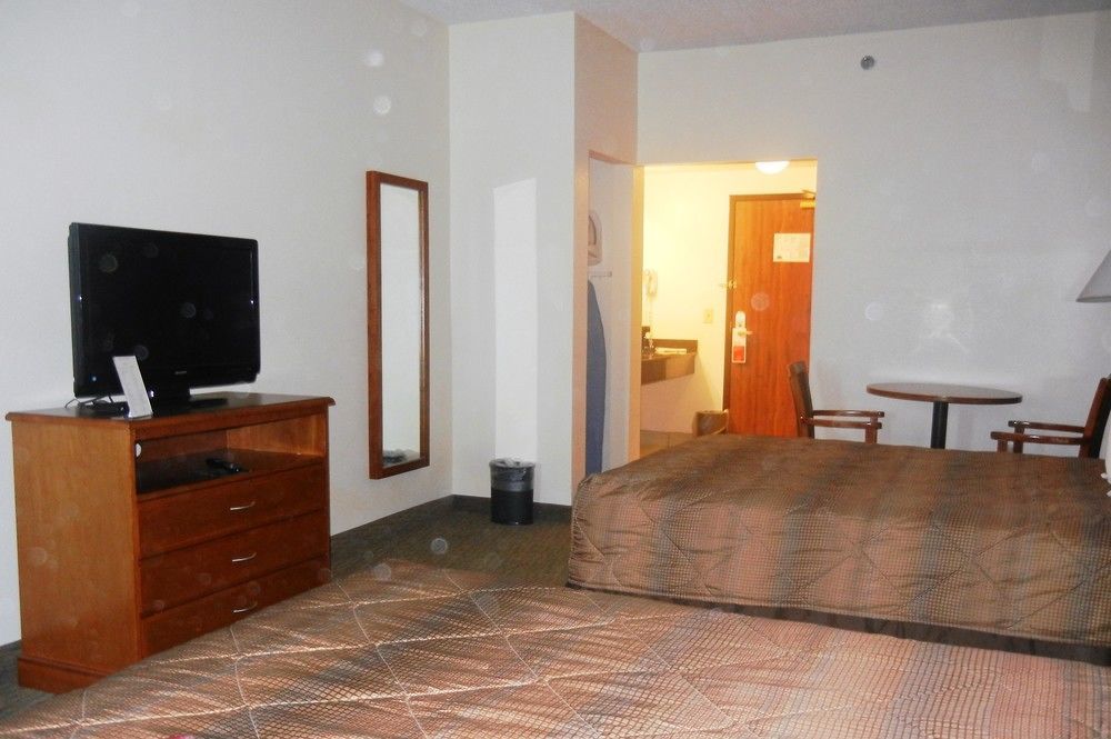 Days Inn By Wyndham Phenix City Near Fort Moore Buitenkant foto