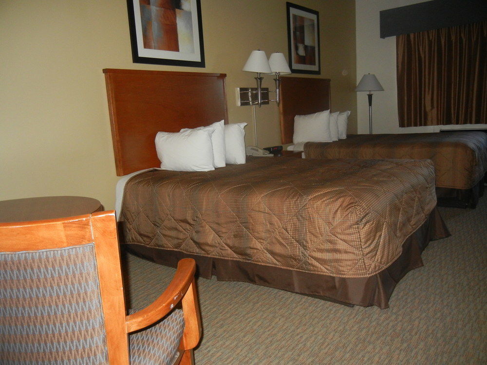 Days Inn By Wyndham Phenix City Near Fort Moore Buitenkant foto