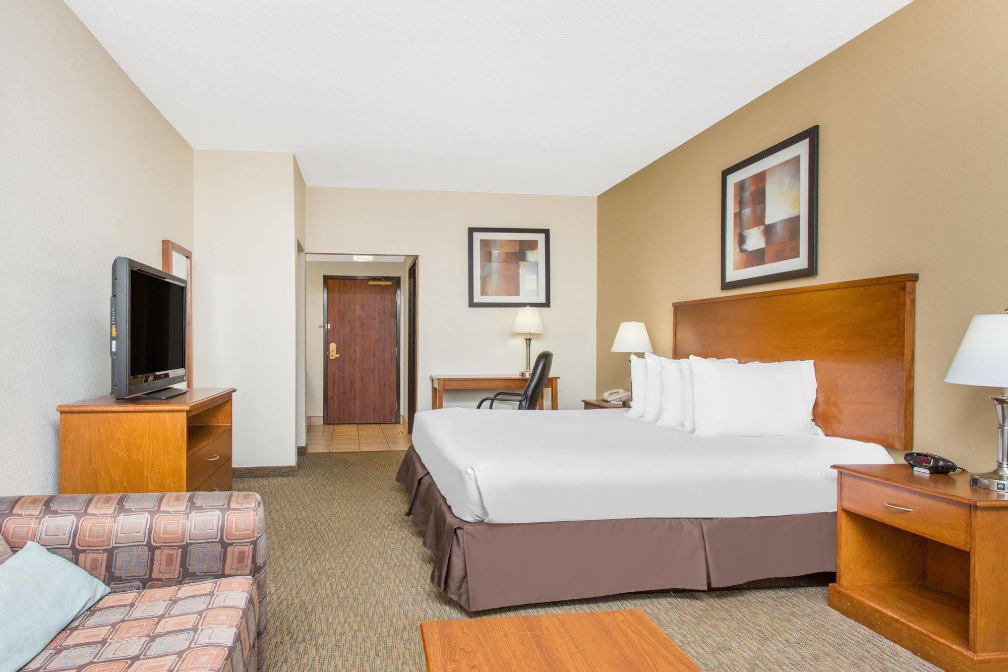 Days Inn By Wyndham Phenix City Near Fort Moore Buitenkant foto