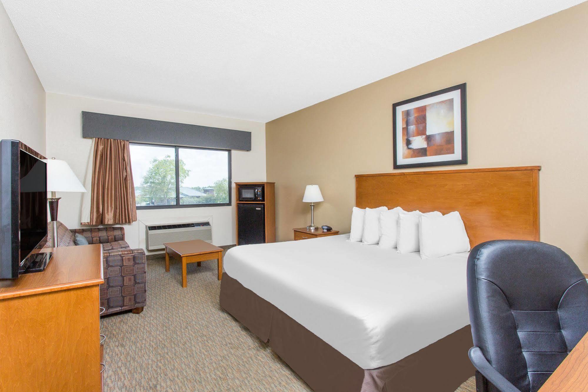 Days Inn By Wyndham Phenix City Near Fort Moore Buitenkant foto