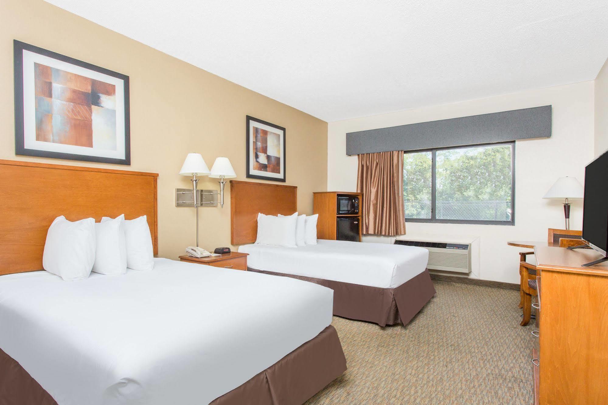 Days Inn By Wyndham Phenix City Near Fort Moore Buitenkant foto