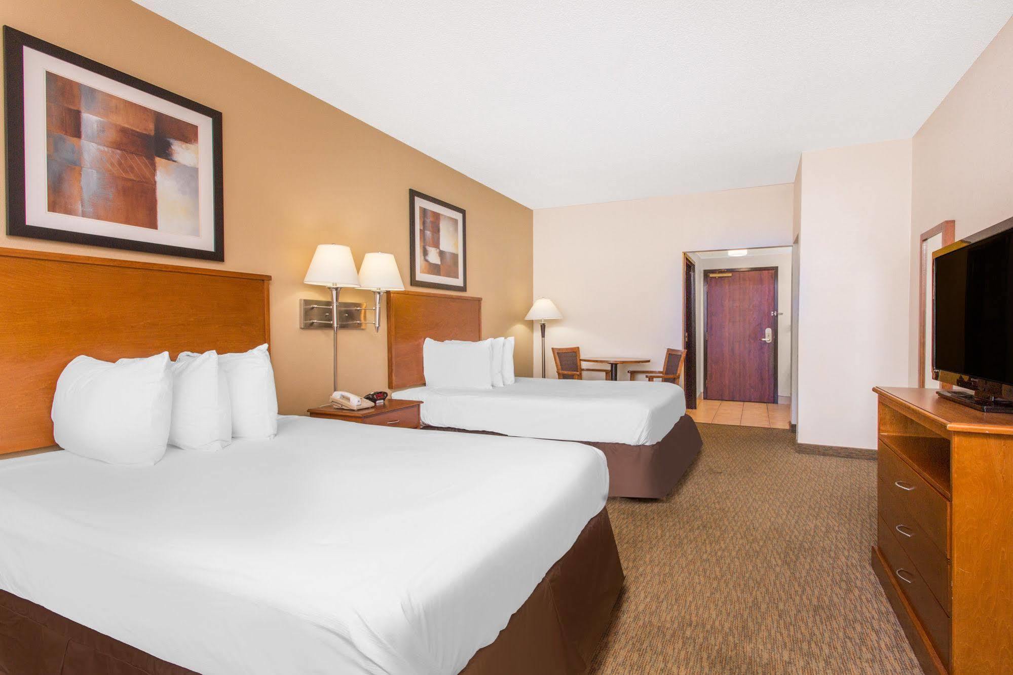 Days Inn By Wyndham Phenix City Near Fort Moore Buitenkant foto
